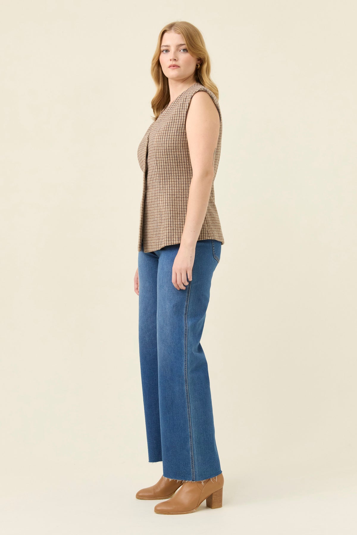 Isle of Mine Cassidy Vest - Taupe
