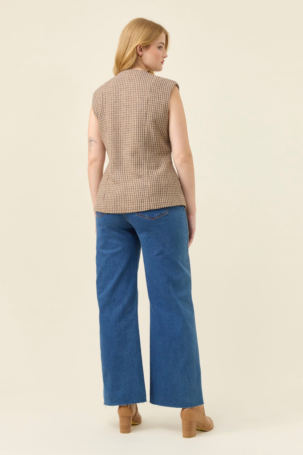 Isle of Mine Cassidy Vest - Taupe