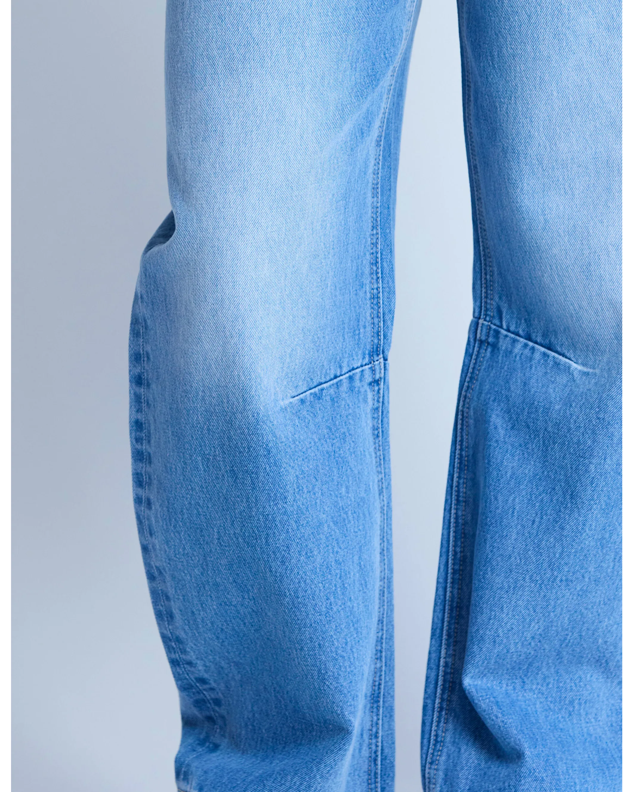 Carson Barrel Jean - Mid Blue Wash