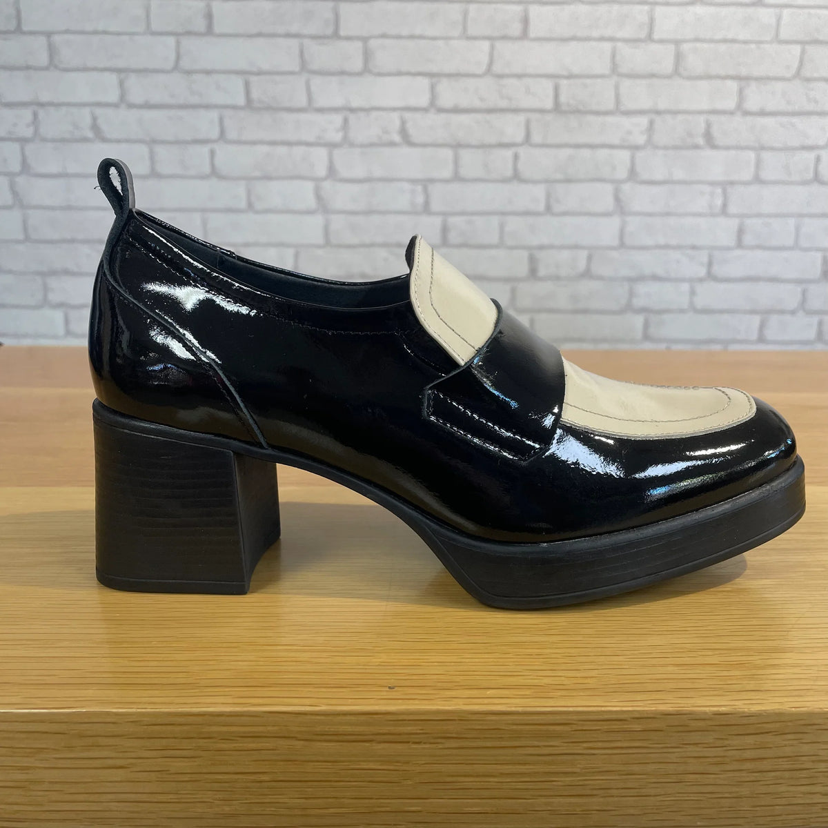 Wikers Willow Loafers - Black Charol