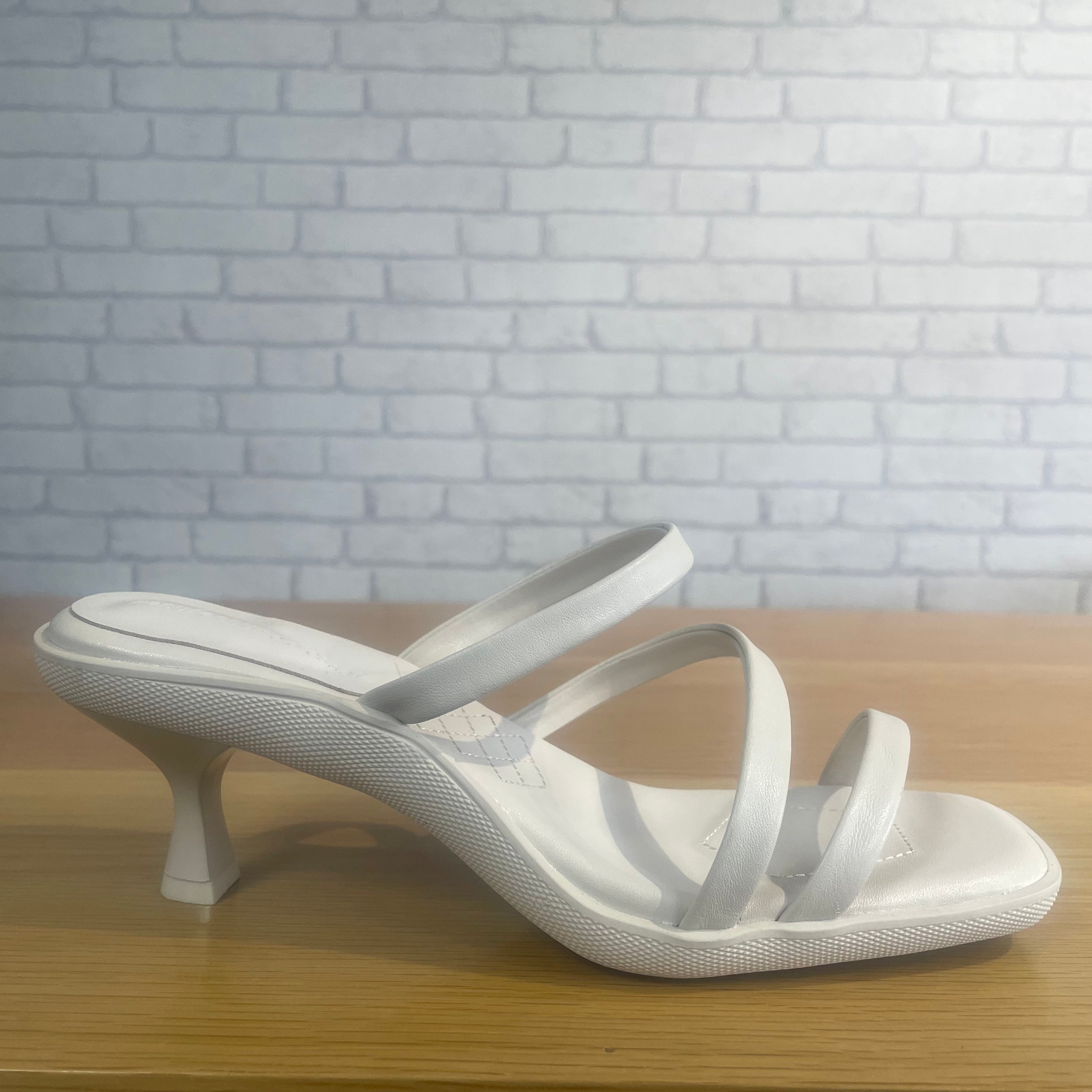 Md'e CLEARANCE Strappy Stiletto - Vitello / Conchiglia