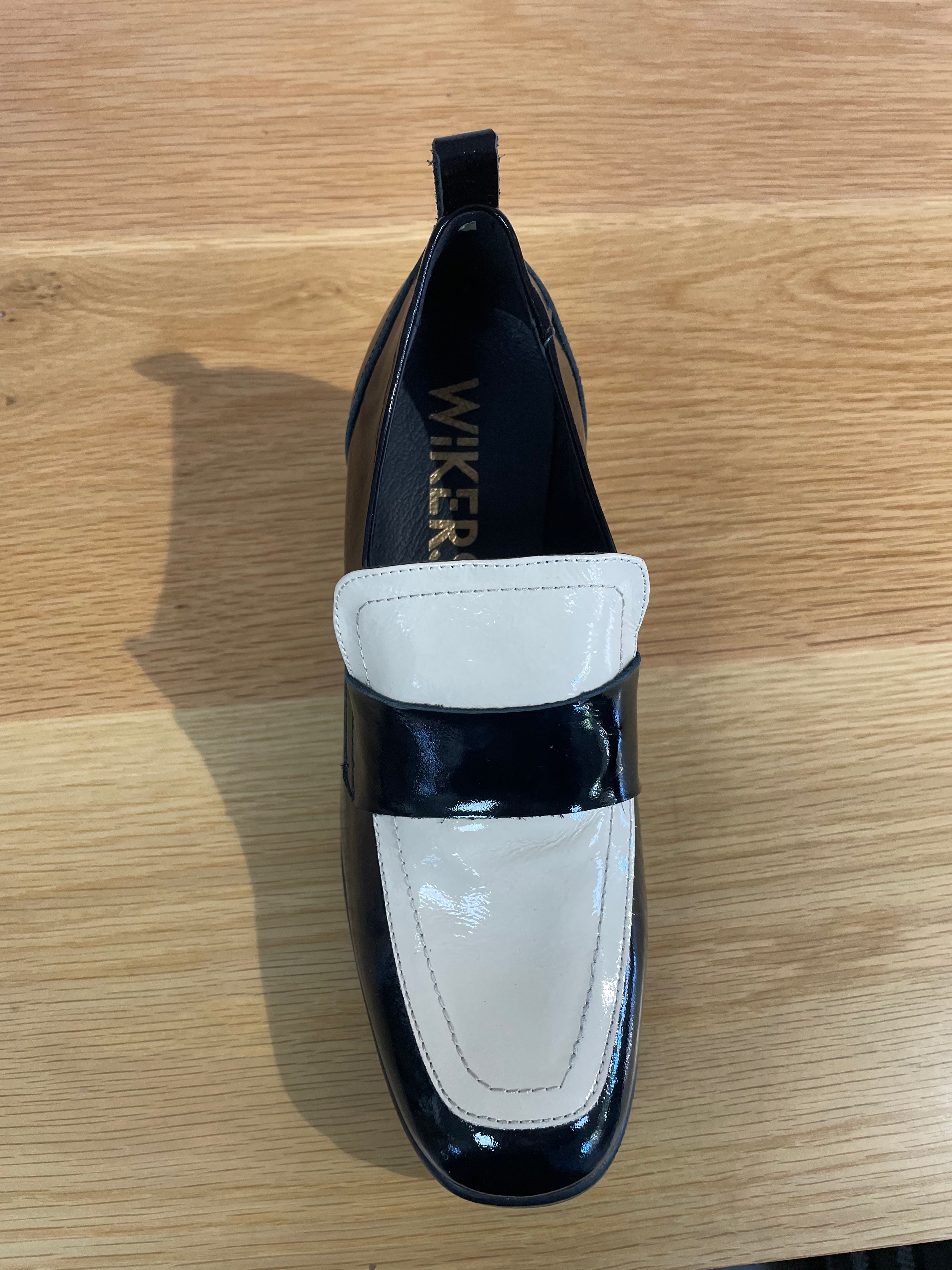 Wikers Willow Loafers - Black Charol