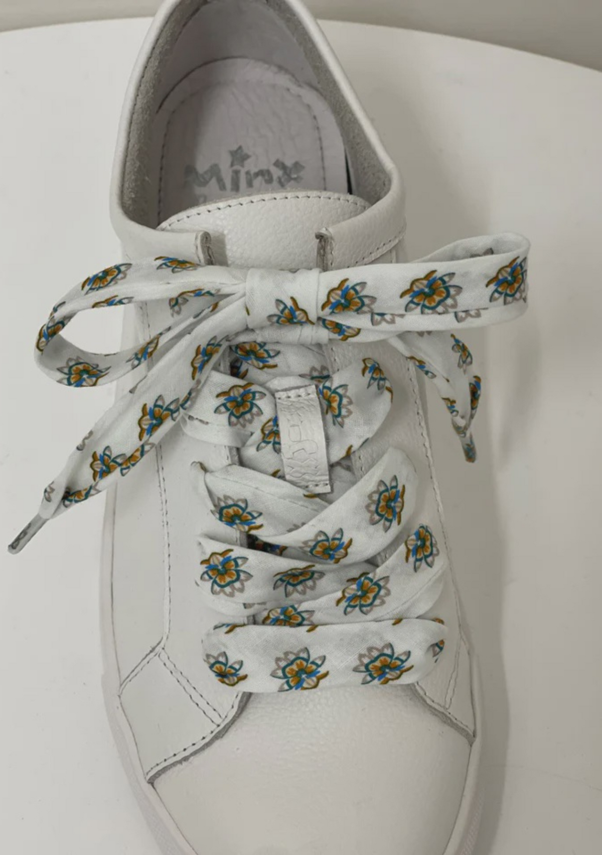 Minx Patterned Laces - Lotus Flower White