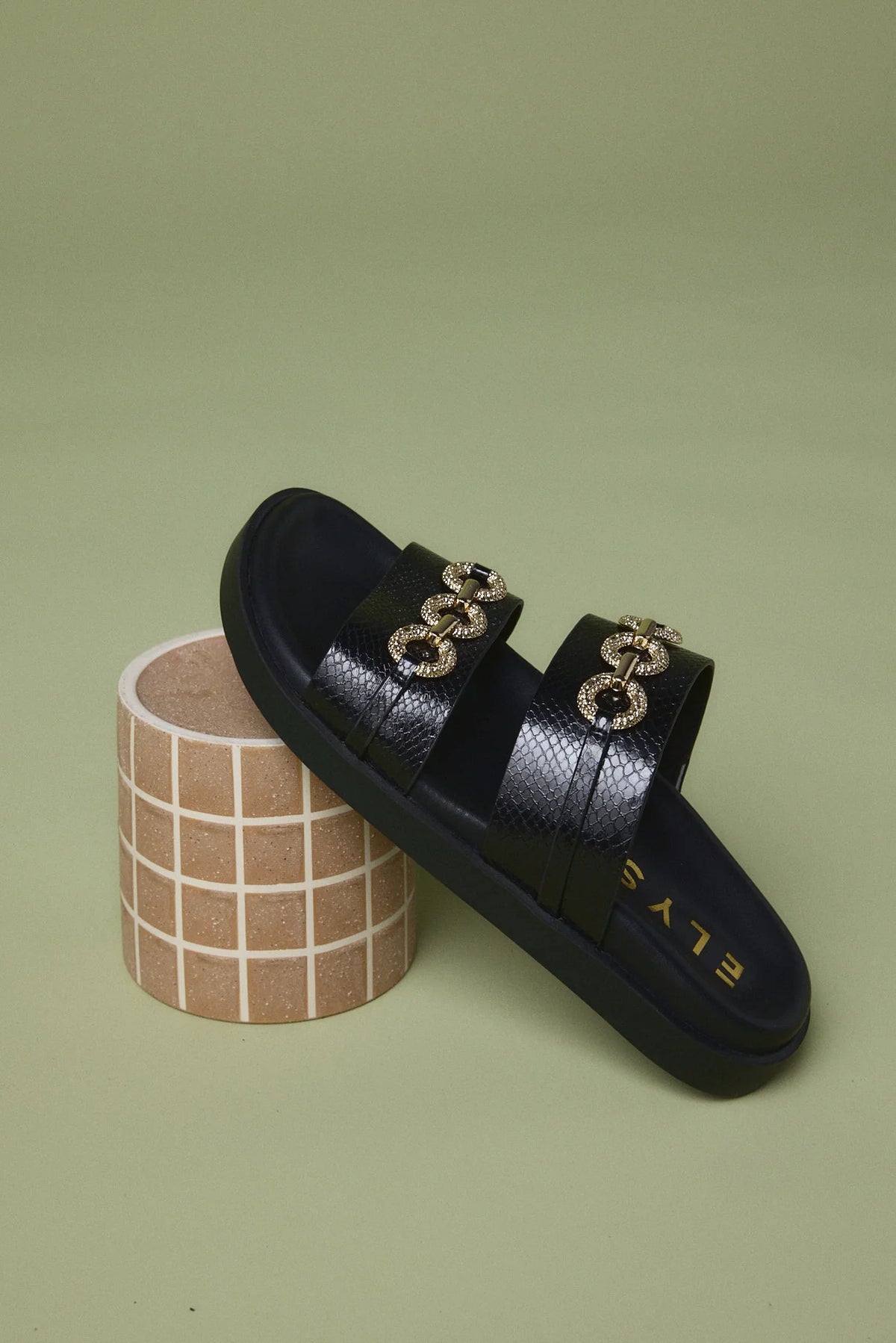 Elyson CLEARANCE Discovery Sandal - Black