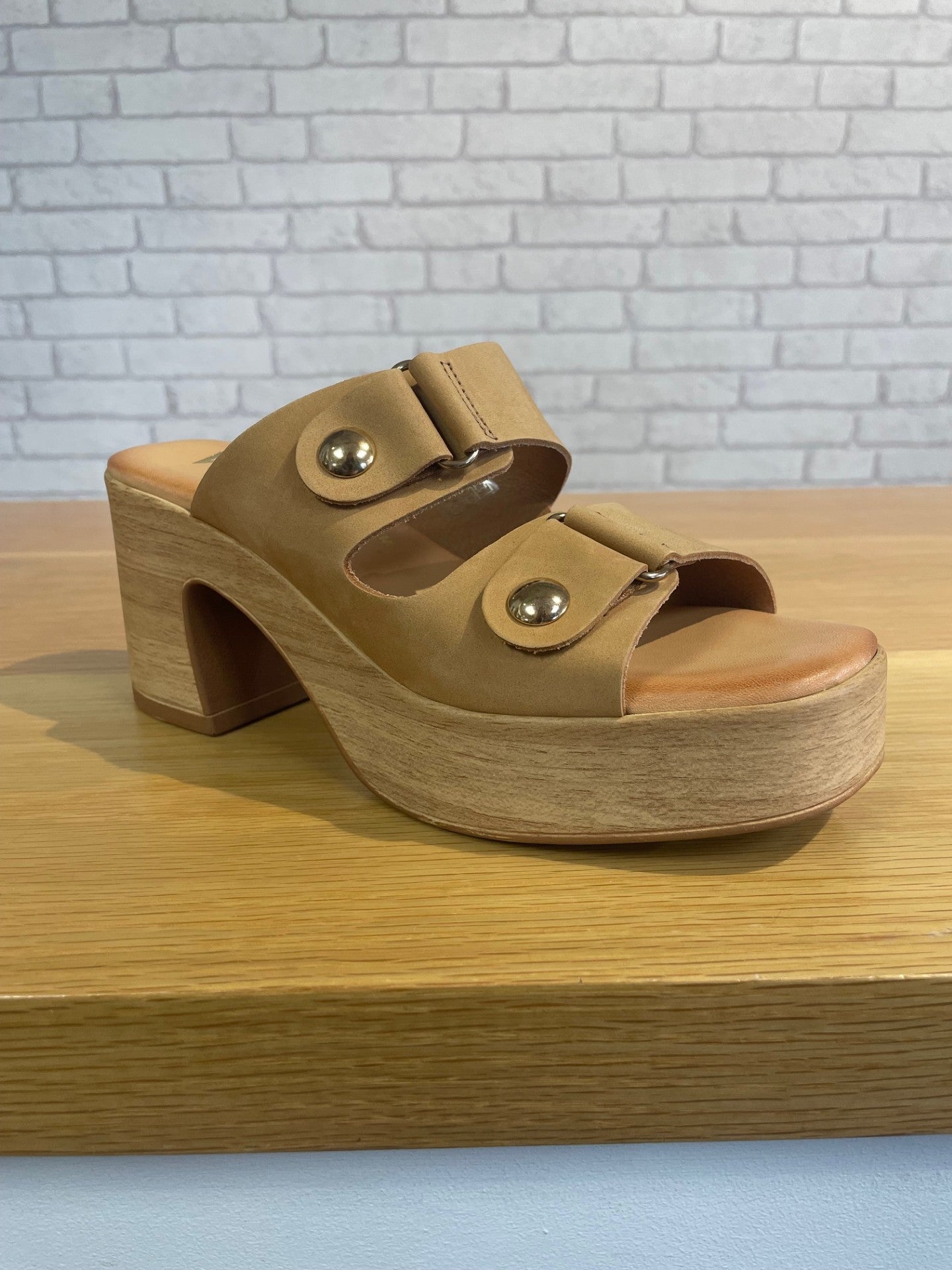 Tilley Wedge Heel - Nobuk Nuez