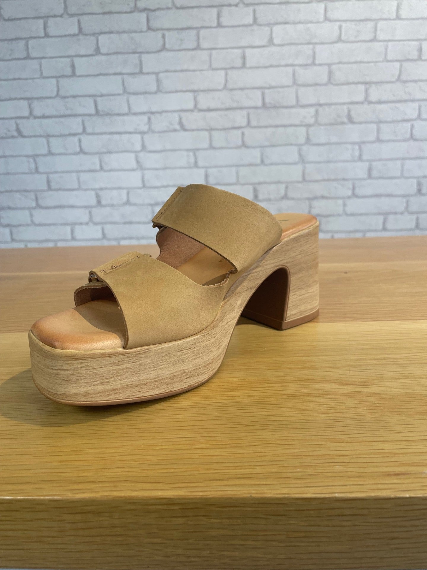 Tilley Wedge Heel - Nobuk Nuez
