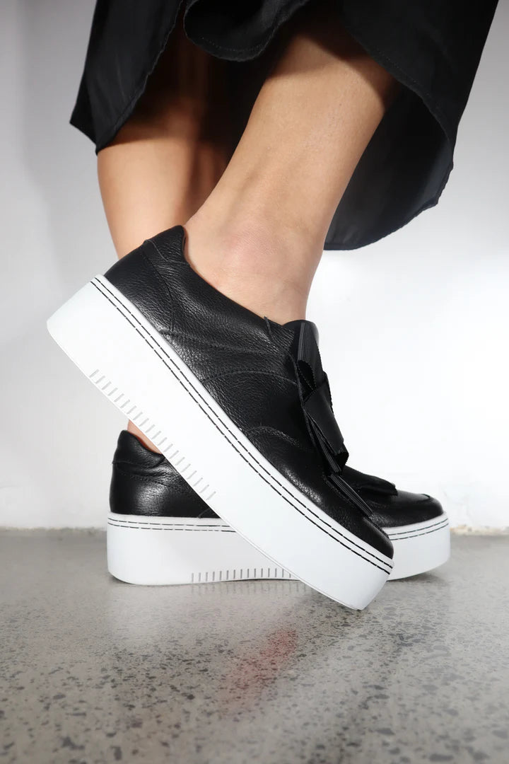 Minx Yoko Sneaker - Black