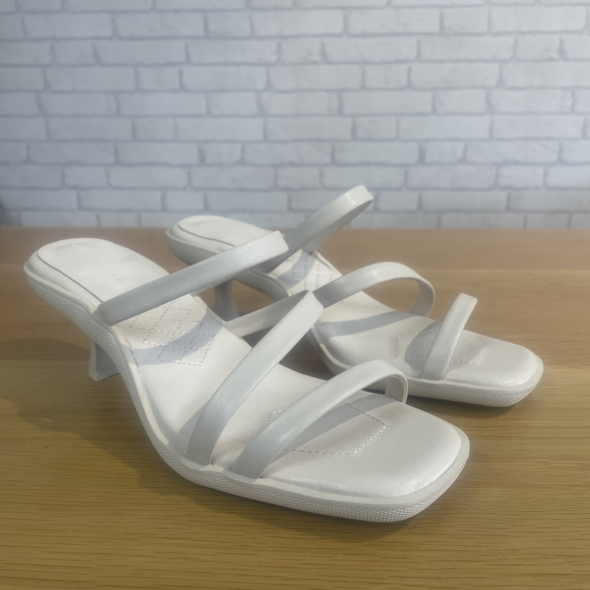 Md'e CLEARANCE Strappy Stiletto - Vitello / Conchiglia