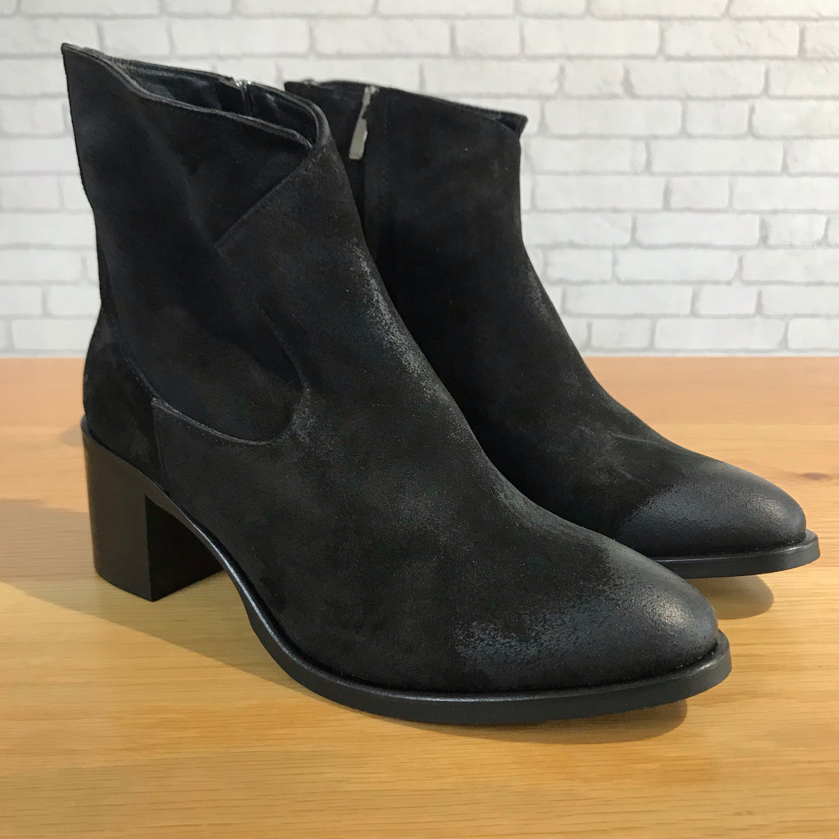 Noee Italy CLEARANCE Suede Ankle Boots - Camoscio Nero F.Gomma